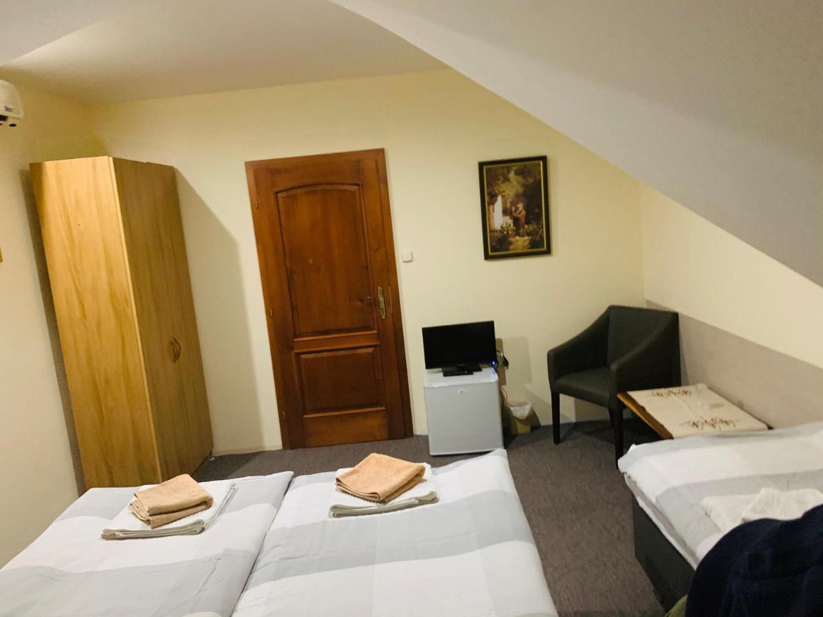 Bed and Breakfast Eder Nesvady Exterior foto