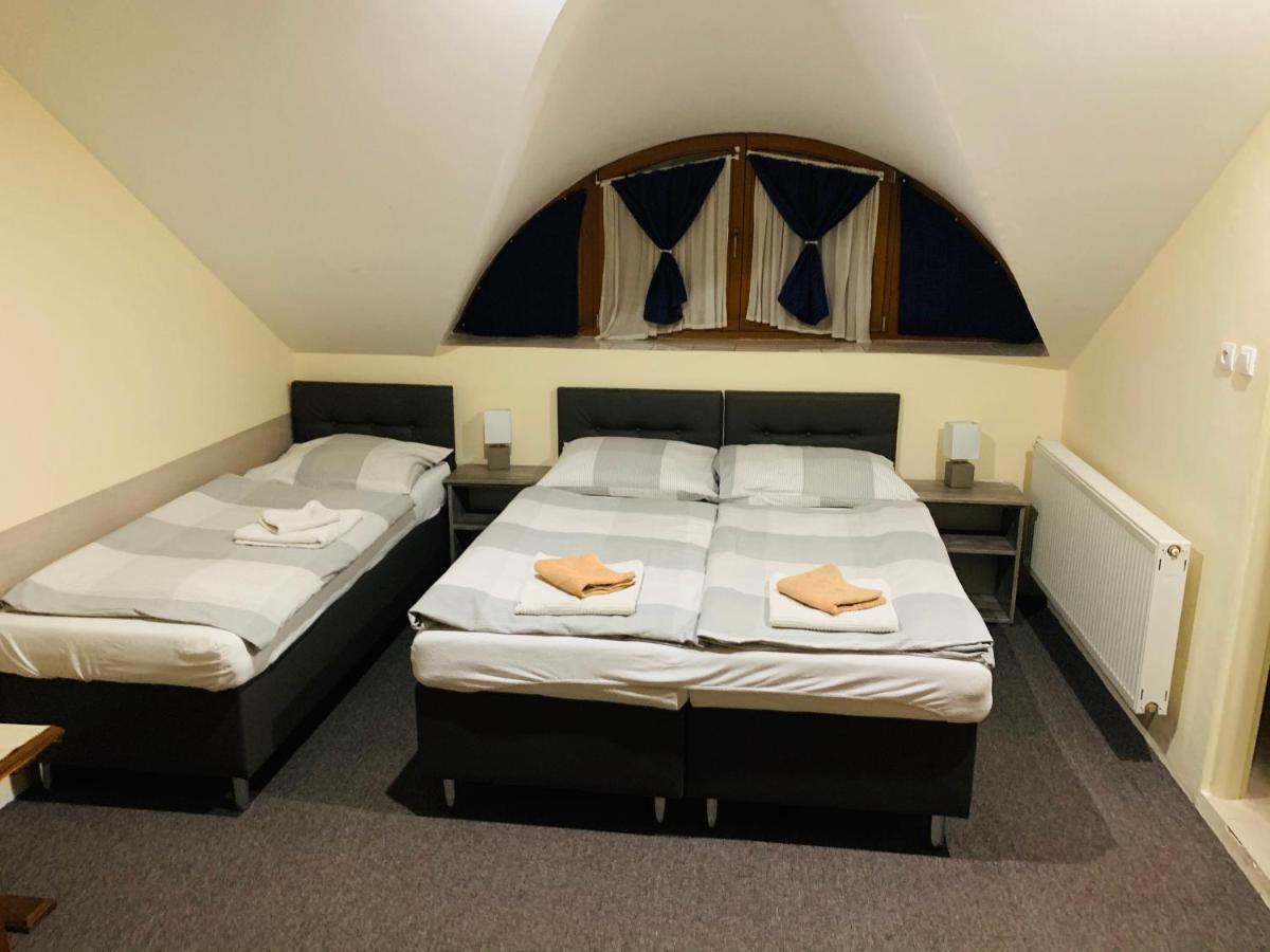 Bed and Breakfast Eder Nesvady Exterior foto