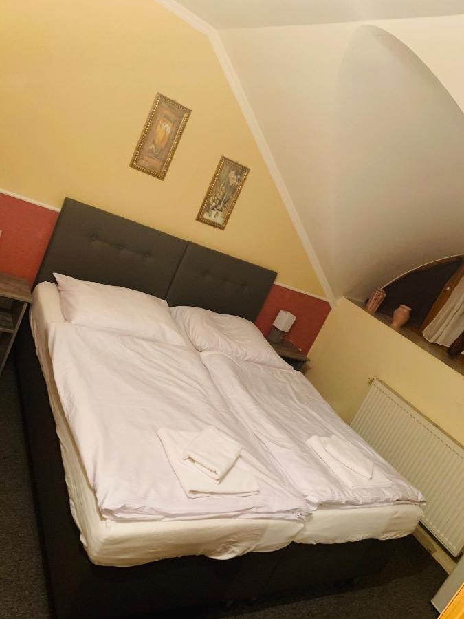 Bed and Breakfast Eder Nesvady Exterior foto